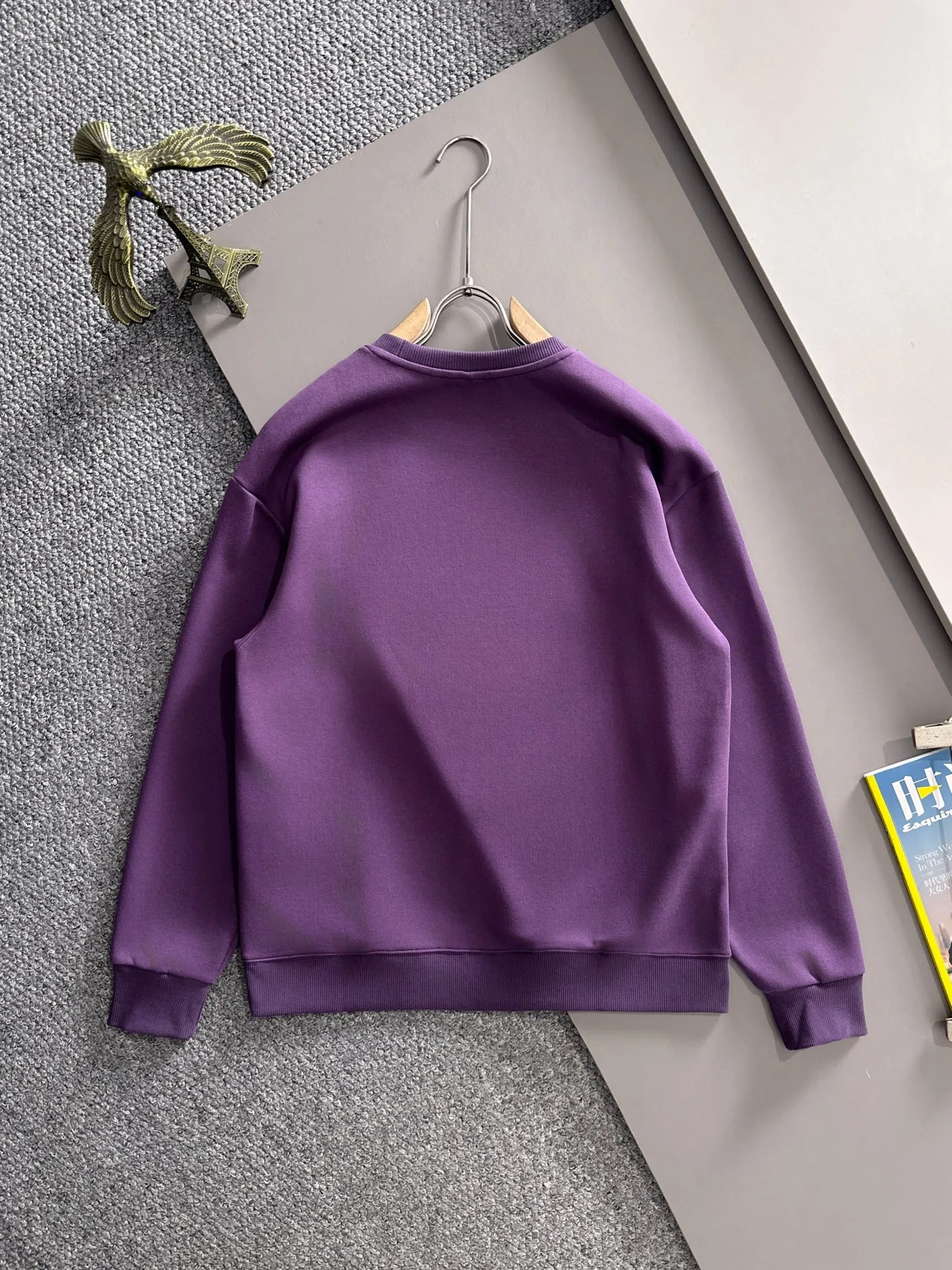 P360 Big Goose is the exclusive first release of 25ss new autumn and winter round neck long-sleeved sweatshirts for men and women. Many celebrities share the same style. Craftsmanship that cannot be copied by ordinary small workshops. We are not afraid of any challenges in terms of materials, detail restoration and craftsmanship, just to provide you with wonderful products. Compare the top original versions at will. No expense is spared just to do better. Unique imported fabric feel. Purely imported German machine production. Precision operation. Thousands of needles density. Full set of new accessories with three standards for simultaneous customization. The upper body is versatile and fashionable. A perfect choice for autumn and winter. A must-have item. Size chart: m-4XL (Please state your height and weight when placing an order.